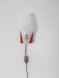 Jaren 70 wandlamp oranje met kunststof kap
