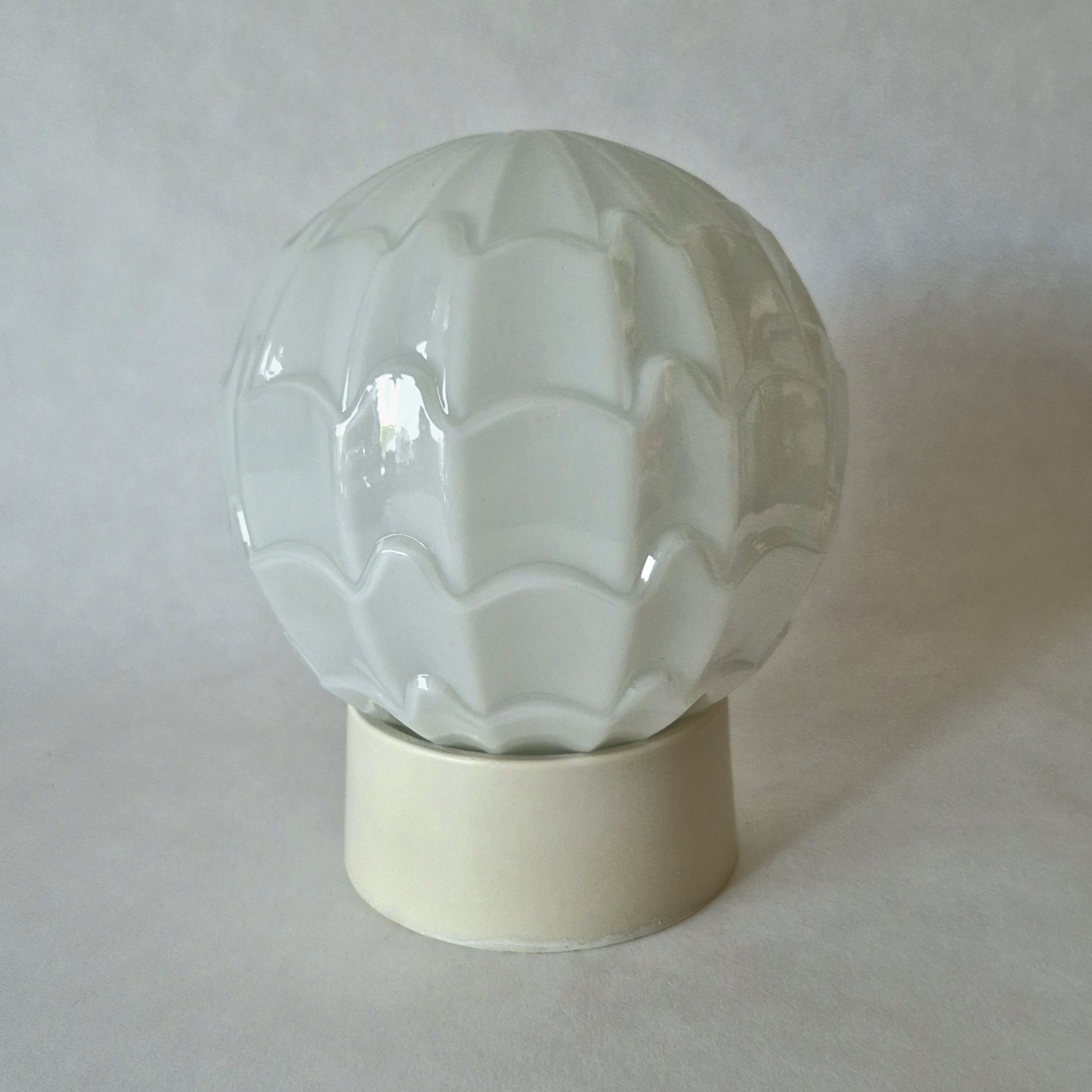 Thabur Art Deco plafondlamp wit | Witte Art Deco plafonniere schroefbol