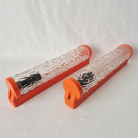 Set van 2 jaren 70 wandlampen oranje met bewerkt glas
