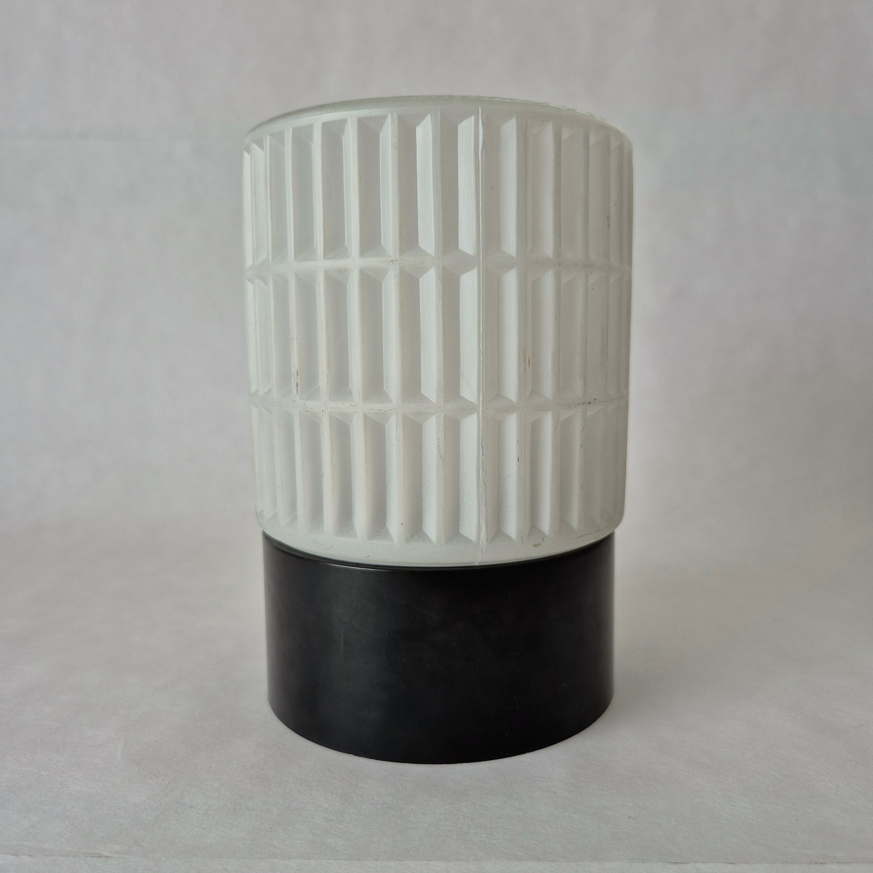 Jaren 60 plafondlamp | Schroefbol | Glazen bewerkte bol | Erco | Bakeliet