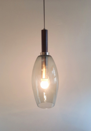 Stijlvolle jaren 70 hanglamp, glazen kap met houten armatuur