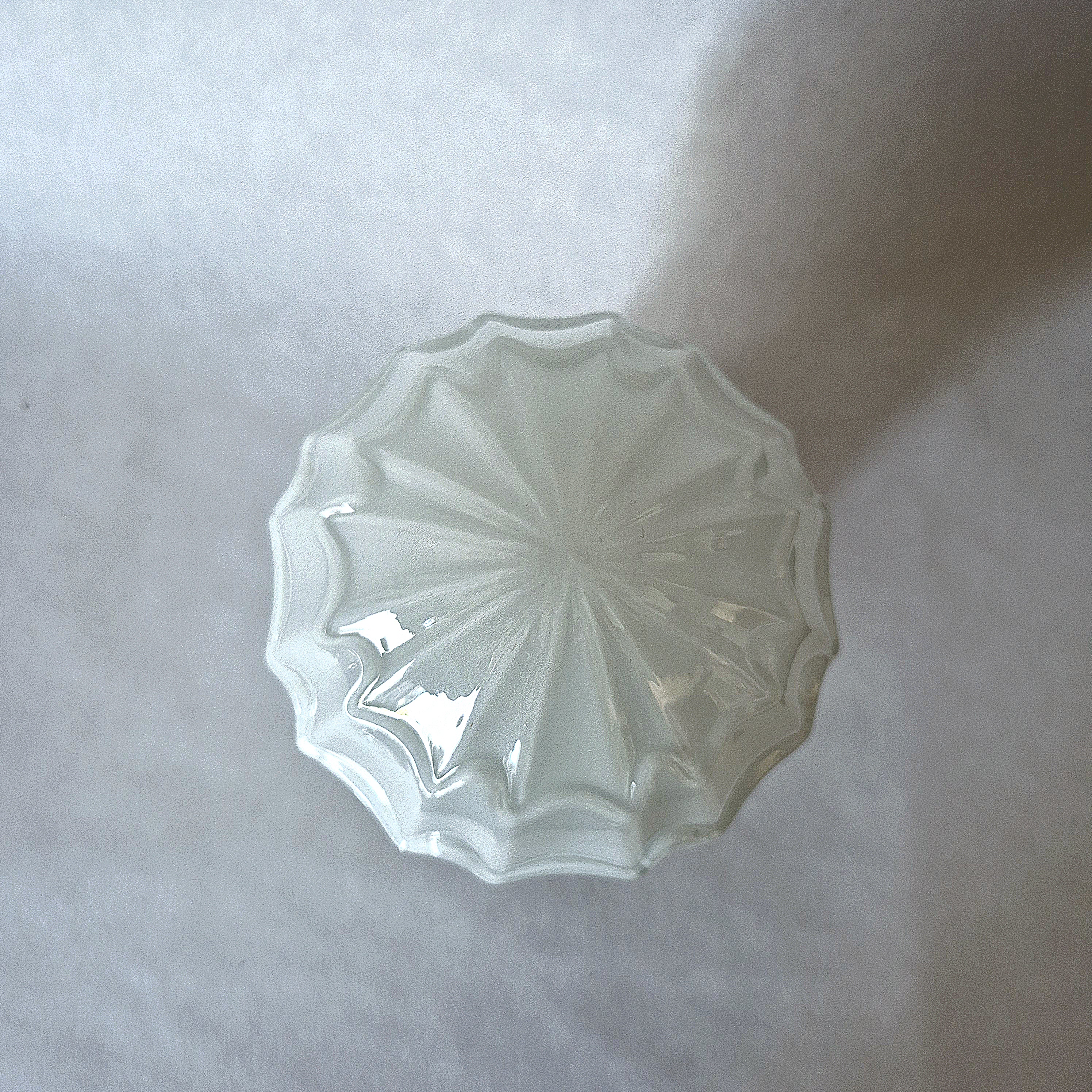 Thabur Art Deco plafondlamp wit | Witte Art Deco plafonniere schroefbol
