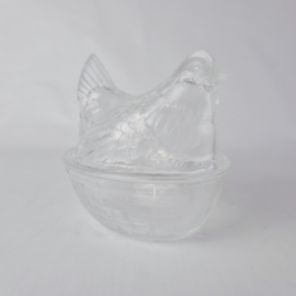 Vintage Frans Glazen Dekschaal 'Hen on nest'