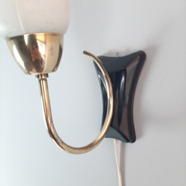 Vintage wandlamp met melkglazen kapje