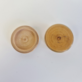 Vintage houten pillendoosje met voorjaarsdecor