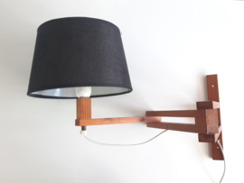 Houten wandlamp met zwenkarm | Jaren 70 schaarlamp