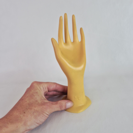 Vintage display voor ringen van Yves Rocher