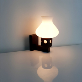 Vintage jaren 70 wandlampje | Houten lamp met glazen kapje
