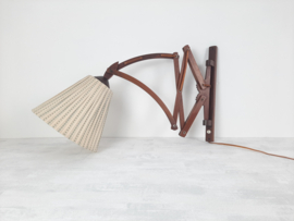 Houten wandlamp met zwenkarm | Jaren 70 schaarlamp
