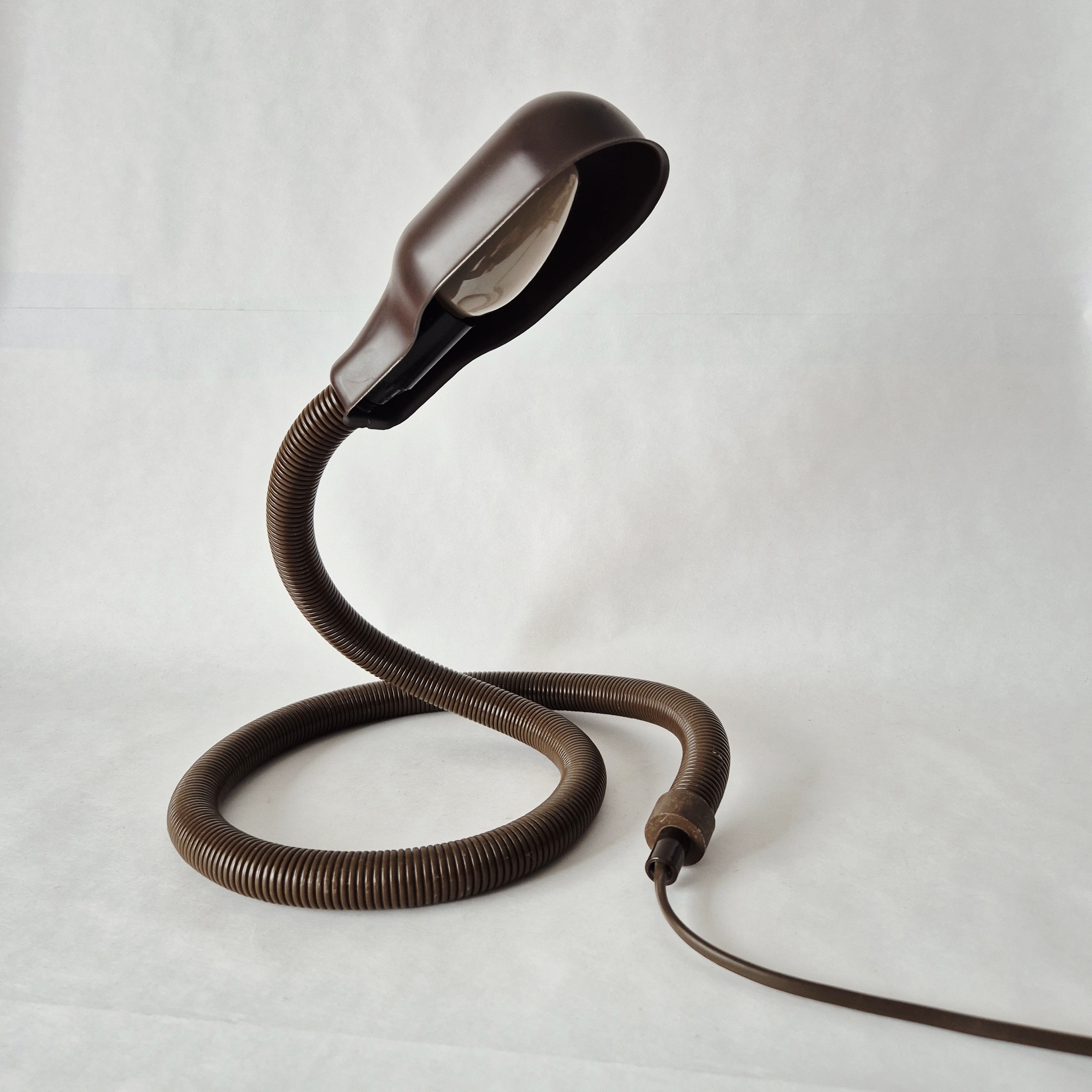 Snake lamp van Isao Hosoe | Valenti - Tafellamp - Hebi | Vintage slangenlamp | Snake lamp bruin | Y2K Lighting