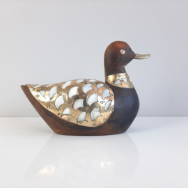 Vintage handgesneden beeld eend | Messing met parelmoer en houten eend