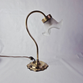 Art Nouveau tafellamp met satijnglazen kap