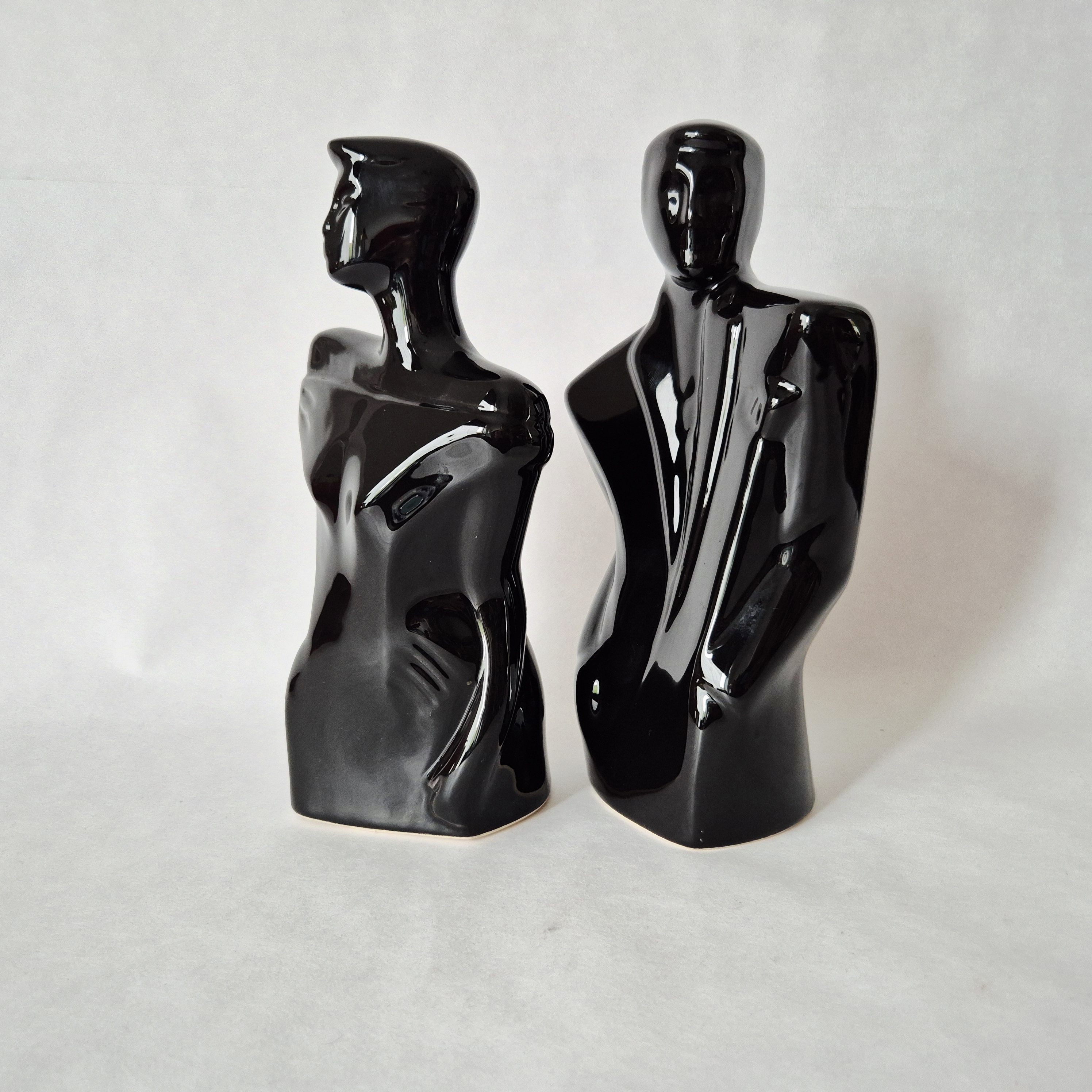 Jaren 80 keramische beelden man vrouw | Vintage beelden Memphis stijl | Lindsey B Balkweill style figurines