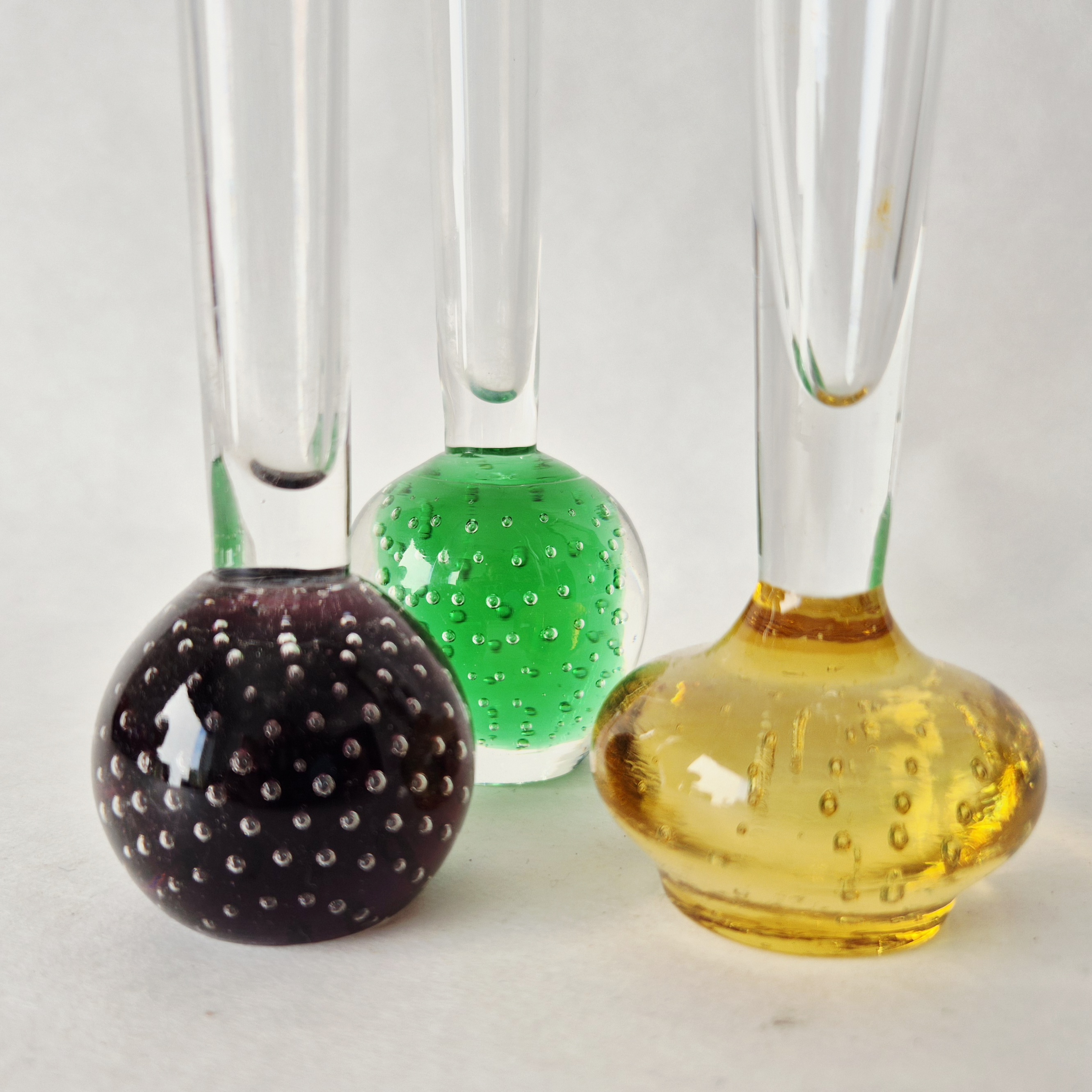 Set van 3 vaasjes bubbels | Gekleurde glazen bolvazen | Rozenvaas