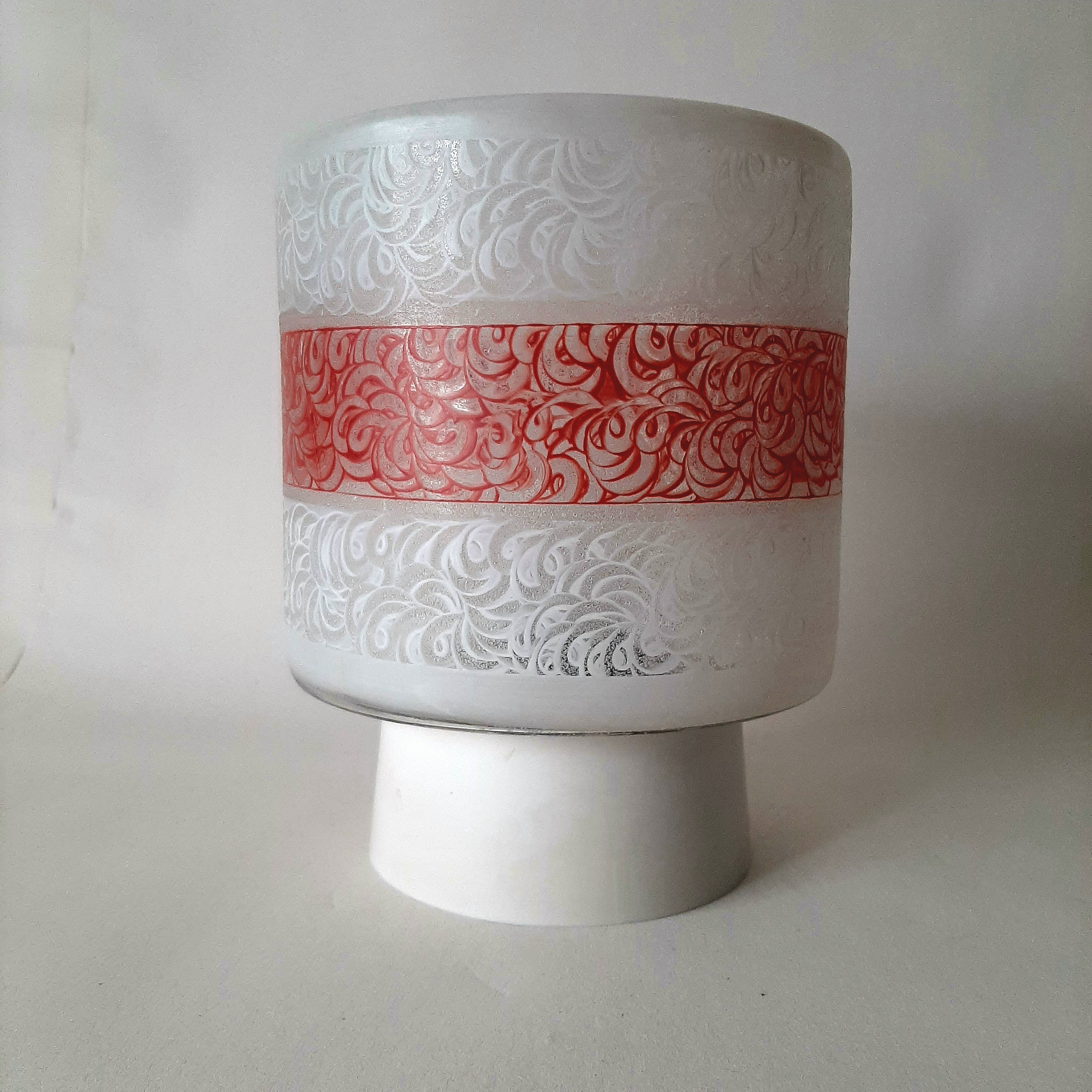 Jaren 60 plafonniere wit met rood, plafondlamp
