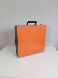 Jaren 70 oranje/blauwe LP koffer met foldersysteem