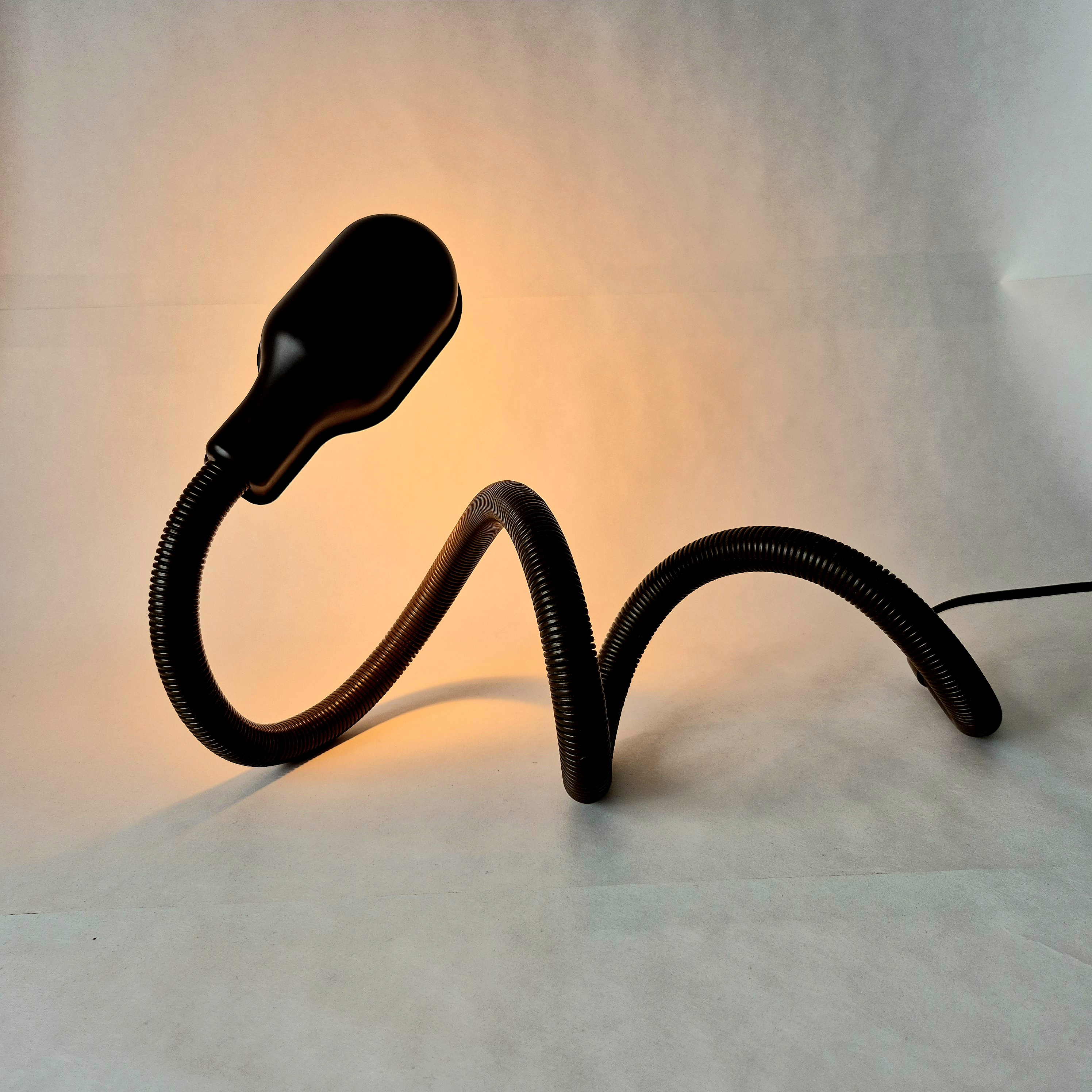 Snake lamp van Isao Hosoe | Valenti - Tafellamp - Hebi | Vintage slangenlamp | Snake lamp bruin | Y2K Lighting