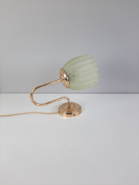 Vintage wandlamp met groen gewolkt glas
