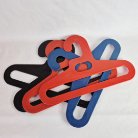 Set van 5 kledinghangers uit de jaren 70
