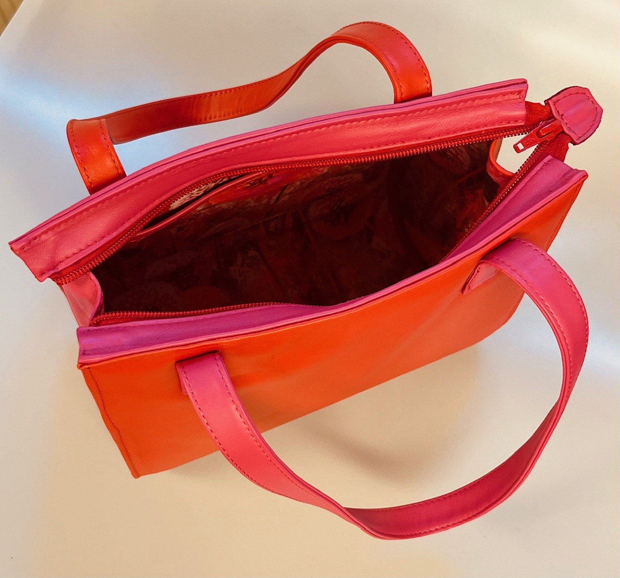 Schoudertas in rood en fuchsia