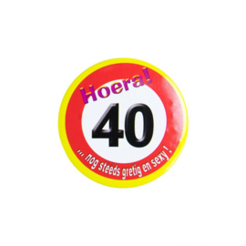 Button ''Hoera 40 jaar'' (Klein)