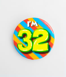 Button ''32 jaar'' (Klein)