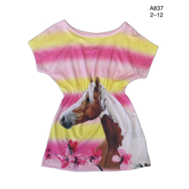 Jurk met paard en bloemen