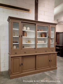 Elegante buffetkast in warme Mokka / Caramel tint