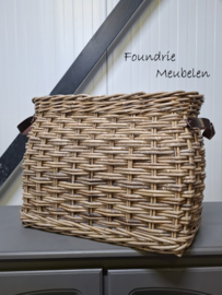 Gave rattan manden met leren handvatten