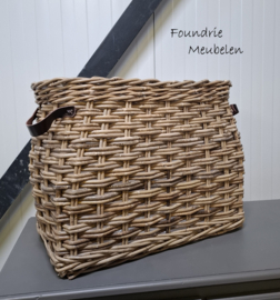 Gave rattan manden met leren handvatten