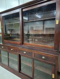 Stoere grote glas Vitrinekast/ Winkelkast
