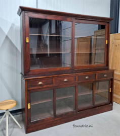 Stoere grote glas Vitrinekast/ Winkelkast