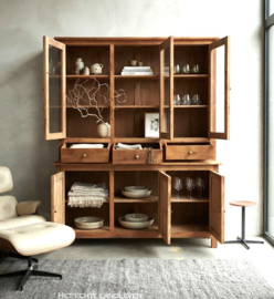 vitrinekast met karakter – strak design