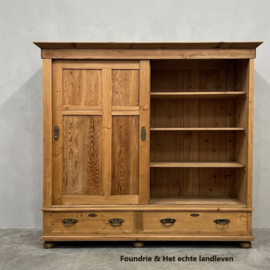 Grote Vintage kast demontabel