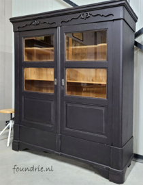 Antieke Vintage vitrinekast | Foundrie