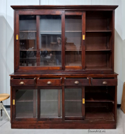 Stoere grote glas Vitrinekast/ Winkelkast