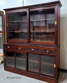 Stoere grote glas Vitrinekast/ Winkelkast