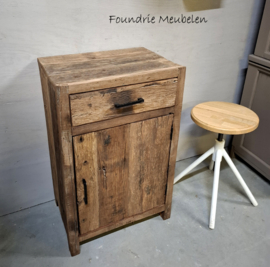 Kleine Stoere Kast – Oud Hout