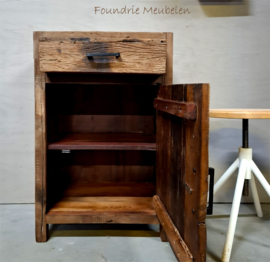 Kleine Stoere Kast – Oud Hout