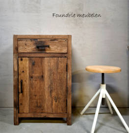 Kleine Stoere Kast – Oud Hout