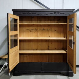 Antieke Vintage vitrinekast | Foundrie