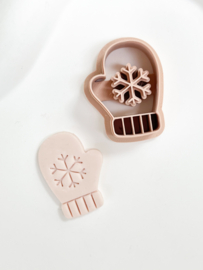 Christmas mitten glove cutter