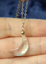 Prasioliet, groene amethist facet geslepen maan hanger 14k gold filled gouden of 925 zilveren ketting