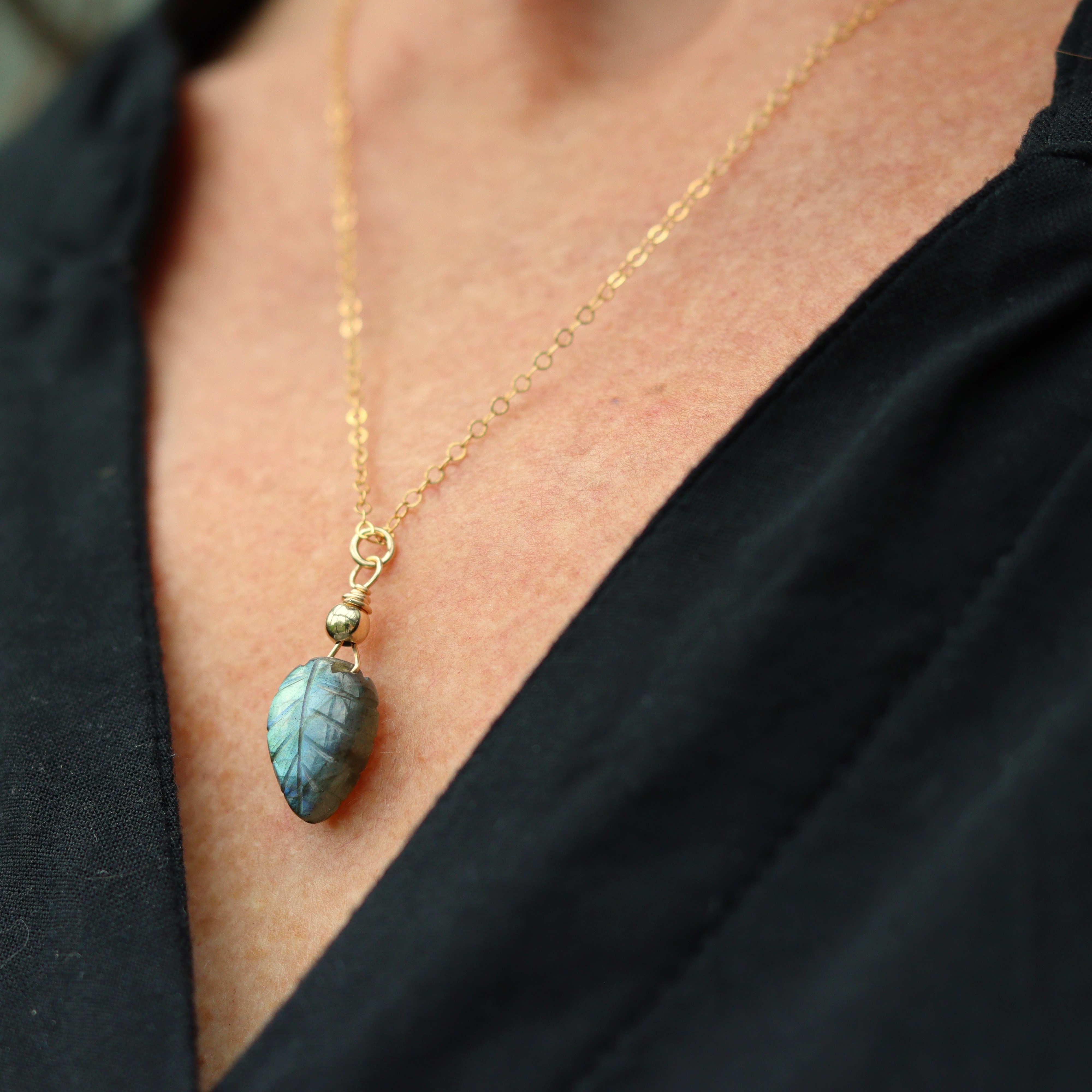 Labradoriet blad 14k gold filled gouden of 925 zilveren ketting