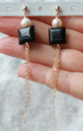 Zoetwaterparel, onyx en gold filled of zilveren oorbellen