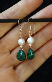 Malachiet en zoetwaterparel 14k gold filled gouden oorbellen