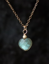 Labradoriet hart met 14k gold filled gouden ketting