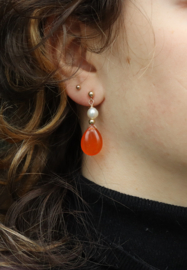 Carneool met zoetwaterparel gouden 14k gold filled oorbellen