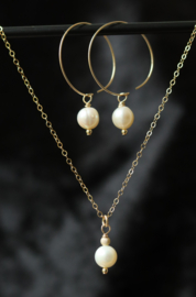 Zoetwaterparel 14k gold filled gouden hanger ketting en creool oorbellen, moederdagcadeau set