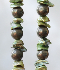 Pyriet (lucky stone)en zoetwaterparel 14k gold filled oorbellen,